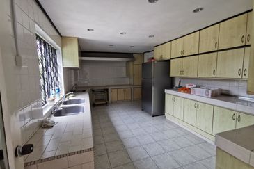 Bungalow large garden and pool @ Bukit Tunku (Kenny Hills)