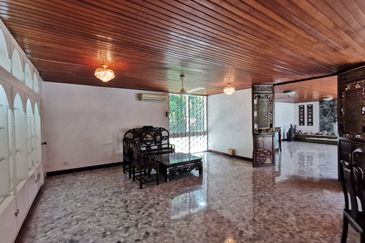 Bungalow large garden and pool @ Bukit Tunku (Kenny Hills)