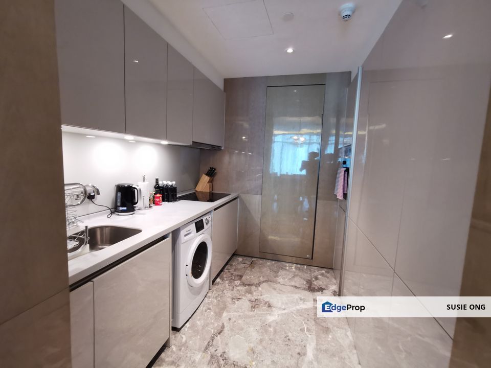 Four seasons Service Apartment fully furnished 2 bedrooms  move in condition, Kuala Lumpur, KLCC