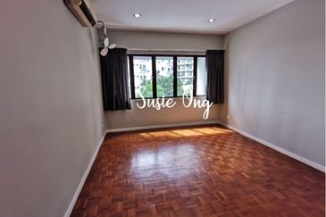 Merak Kayangan Court