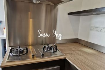 Merak Kayangan Court