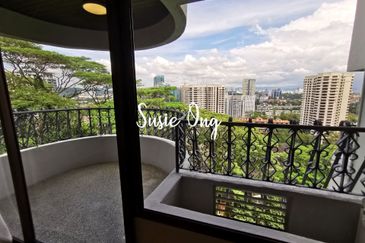 Merak Kayangan Court