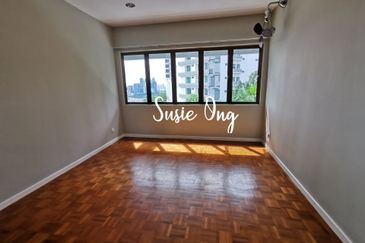 Merak Kayangan Court