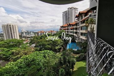 Merak Kayangan Court