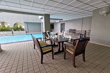 Merak Kayangan Court