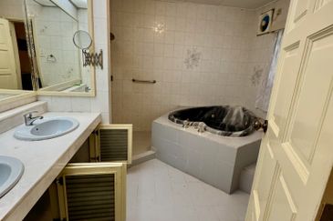 3 storey classic bungalow @ Bukit Tunku (Kenny Hills)