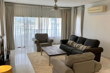 Merak Kayangan Court