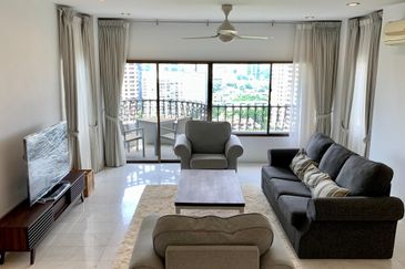 Merak Kayangan Court