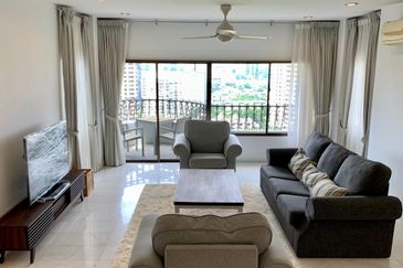 Merak Kayangan Court