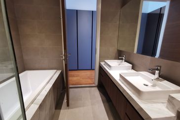 Aria Luxury Residence