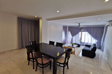 Merak Kayangan Court