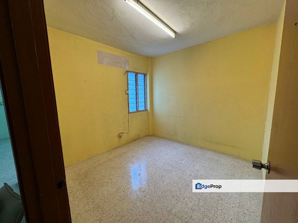 Taman Pinggiran Batu Caves walk up apartment for sale , Selangor, Batu Caves 