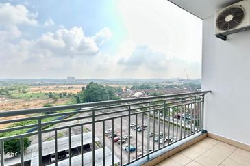 Seri Austin Luxury Apartment