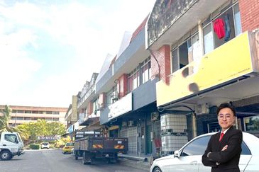 Air Biru Double Storey Shoplot for Sale