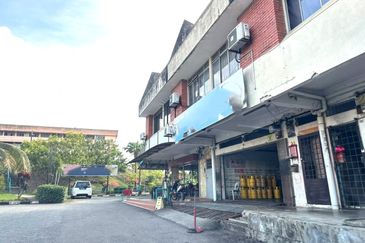 Air Biru Double Storey Shoplot for Sale