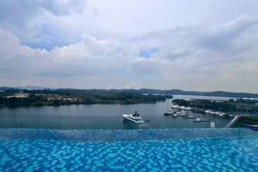 Somerset Puteri Harbour