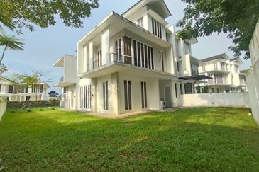 Emerald Bay @ Puteri harbour