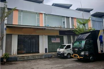 2 storey shop Pusat Perdagangan Nilai, Nilai