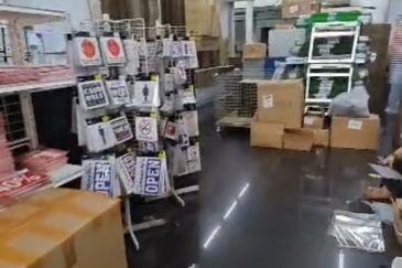 2 storey shop Pusat Perdagangan Nilai, Nilai