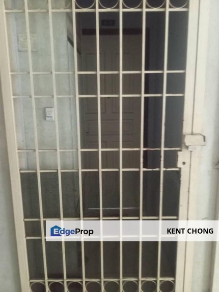 Vista Impiana Condominium Seri Kembangan 3 Bedrooms 2 Bathrooms For Sale, Selangor, Seri Kembangan