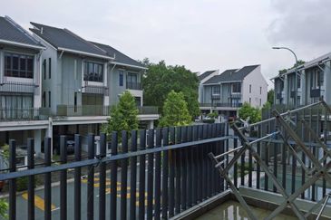 Crescent Park Townvilla