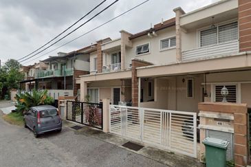 2Sty EL Extra 10ft Land at Impian Sejati @ Saujana Impian @ RM2600/mth