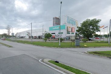 2Sty EL Extra 10ft Land at Impian Sejati @ Saujana Impian @ RM2600/mth