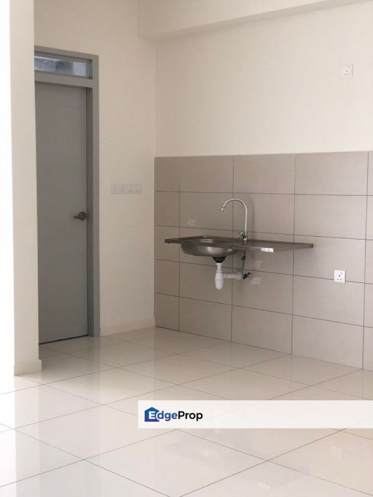 Emerald 9 | Spacious 2+1 Unit | Covered Walkway to MRT | Award Winning Service Residence, Selangor, Cheras