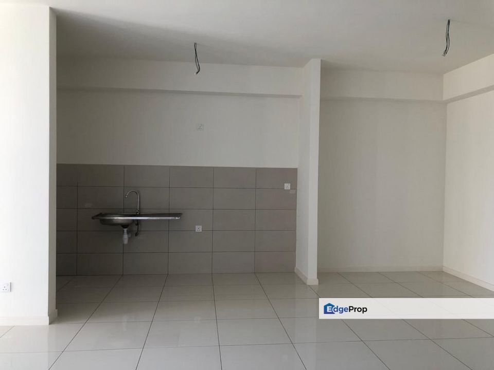 Emerald 9 | Spacious 2+1 Unit | Covered Walkway to MRT | Award Winning Service Residence, Selangor, Cheras