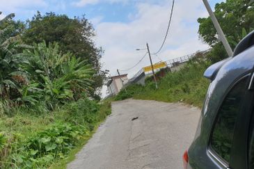 OFF BT 10 JALAN KAPAR