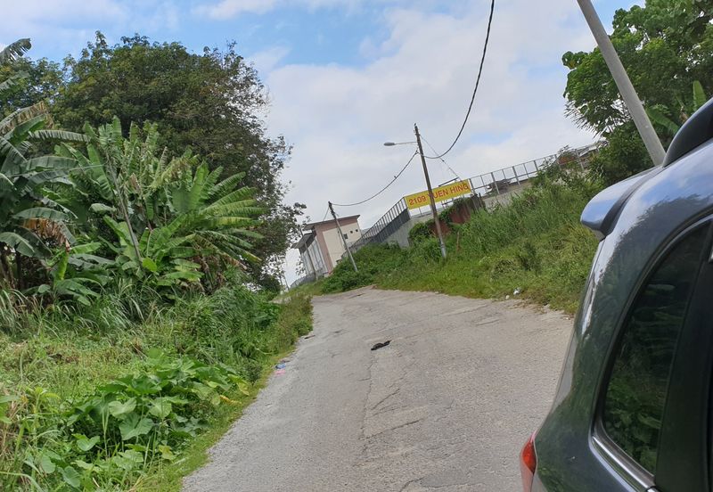 OFF BT 10 JALAN KAPAR