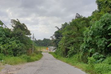 OFF BT 10 JALAN KAPAR