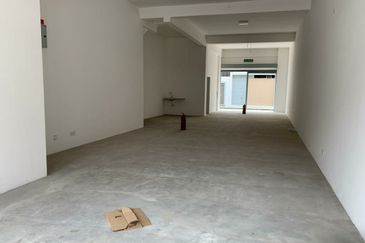 Near Bandar Serenia Brand New freehold Shop Sale