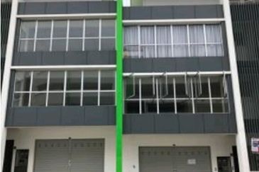 Freehold shoplot at Bandar Puteri Bangi Fully tenanted For Sale!