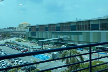 move in condition Commercial Corporate Enblock office building near mrt3 at Bandar Sri damansara for sale