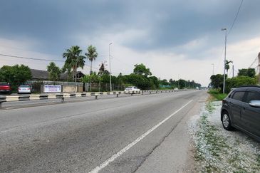 Commercial Land freehold facing main road at Telok Panglima Garang  For Sale!!