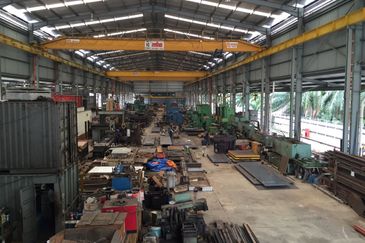 1500 Amp - 7 Acres Huge detached factory - Height 