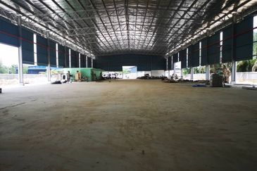 New factory with 800 amp and reasonable rental rat