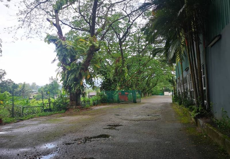 Low Rental with Spacious land Factory