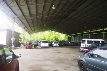 Low rental with spacious land