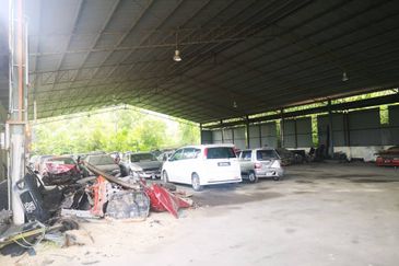 Low rental with spacious land