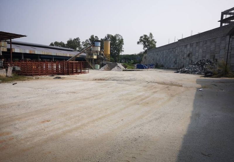 Spacious land and heavy load flooring