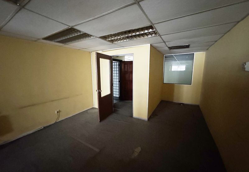 Partilally fitted office