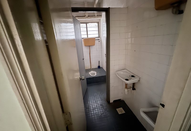 Partilally fitted office