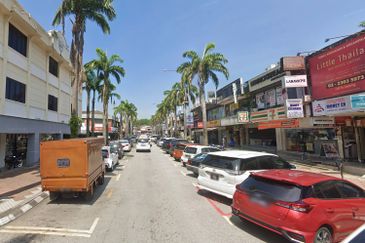 2 storeys shop for rental