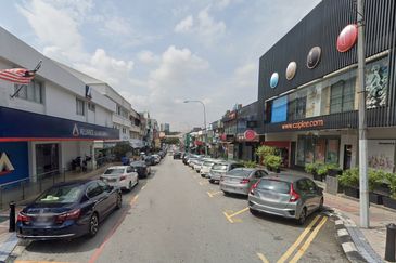 2 storeys shop for rental