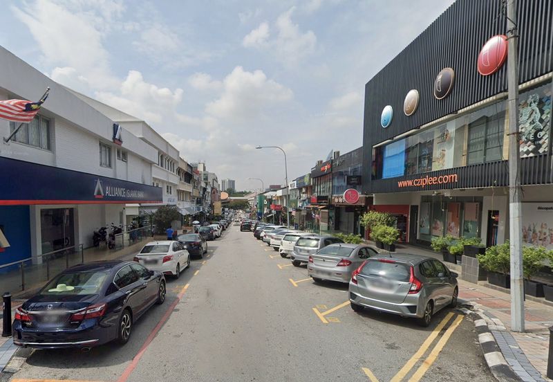 2 storeys shop for rental