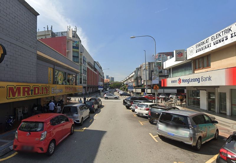 2 storeys shop for rental