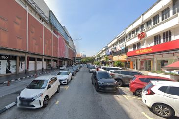 2 storeys shop for rental