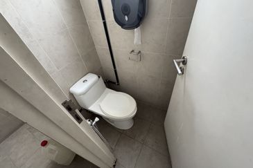 2 storeys shop for rental